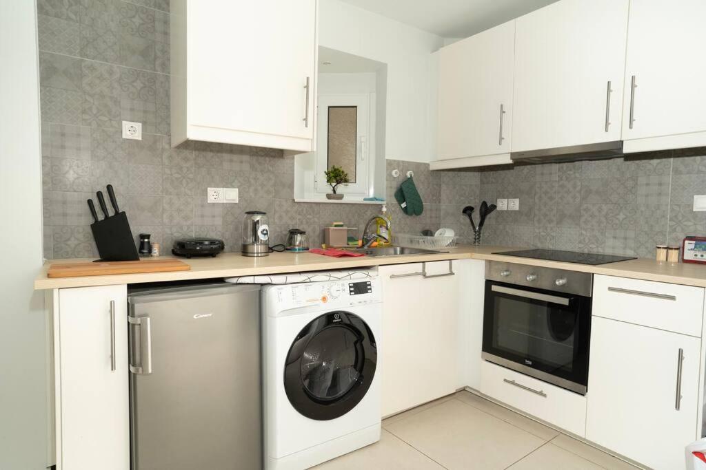Homey Renovated 1 Bedroom Apartment In Kesariani Athena Bagian luar foto