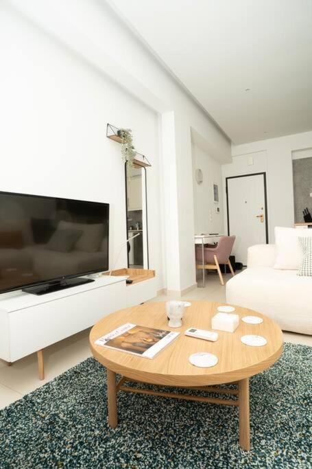 Homey Renovated 1 Bedroom Apartment In Kesariani Athena Bagian luar foto