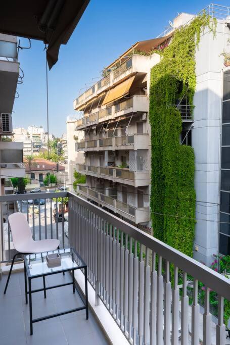 Homey Renovated 1 Bedroom Apartment In Kesariani Athena Bagian luar foto