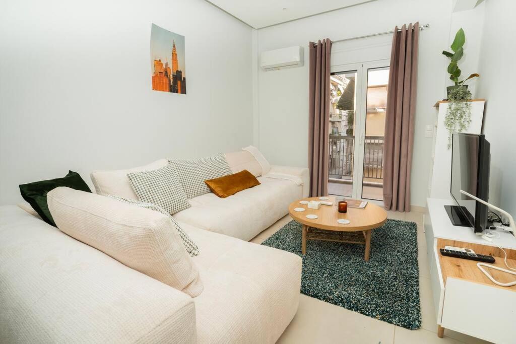 Homey Renovated 1 Bedroom Apartment In Kesariani Athena Bagian luar foto